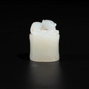 A Chinese white jade carving of a chilong reclining on bamboo, Qing — 照片 3