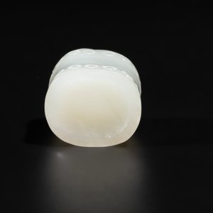 A Chinese white jade carving of a chilong reclining on bamboo, Qing — 照片 5