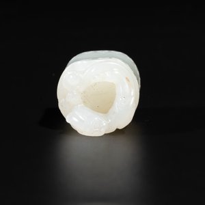 A Chinese white jade carving of a chilong reclining on bamboo, Qing — 照片 6