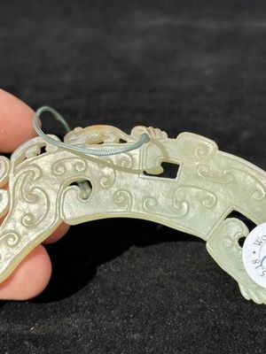 A Chinese white jade 'chilong' amulet, 17/18th C. — photo 3