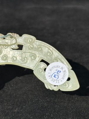 A Chinese white jade 'chilong' amulet, 17/18th C. — photo 4