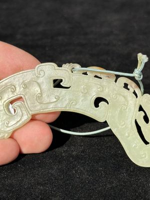 A Chinese white jade 'chilong' amulet, 17/18th C. — photo 7