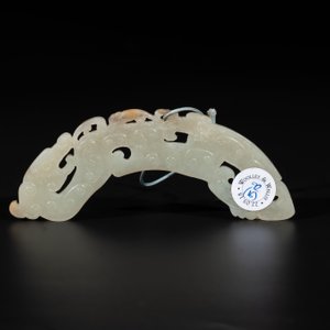 A Chinese white jade 'chilong' amulet, 17/18th C. — photo 2