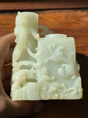 A Chinese white jade 'dragon' ink container with Qianlong mark and possibly of the period — photo 1