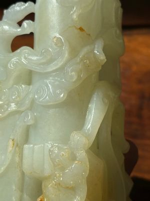 A Chinese white jade 'dragon' ink container with Qianlong mark and possibly of the period — photo 11