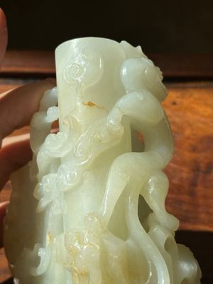 A Chinese white jade 'dragon' ink container with Qianlong mark and possibly of the period — photo 18