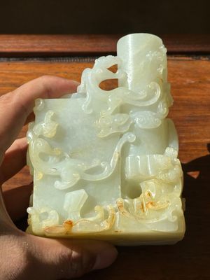A Chinese white jade 'dragon' ink container with Qianlong mark and possibly of the period — photo 3