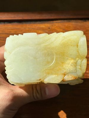 A Chinese white jade 'dragon' ink container with Qianlong mark and possibly of the period — photo 6