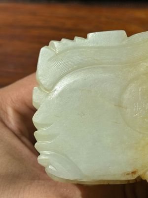 A Chinese white jade 'dragon' ink container with Qianlong mark and possibly of the period — photo 8