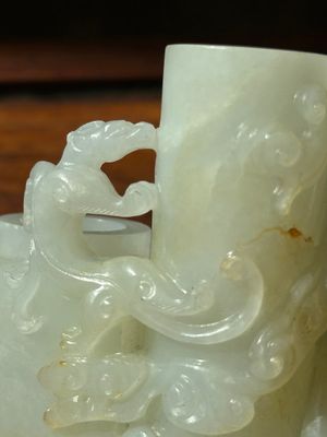 A Chinese white jade 'dragon' ink container with Qianlong mark and possibly of the period — photo 10