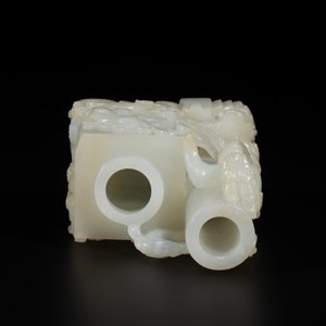A Chinese white jade 'dragon' ink container with Qianlong mark and possibly of the period — photo 6