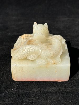 A Chinese white jade 'dragon' seal, Li Shiming 李世民 mark, Qing — foto 1
