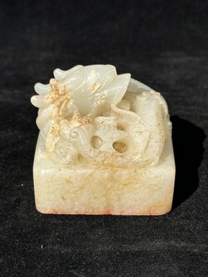 A Chinese white jade 'dragon' seal, Li Shiming 李世民 mark, Qing — foto 2