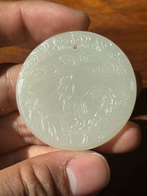A Chinese white jade 'moon hare and rooster' plaque, Qing — 照片 3