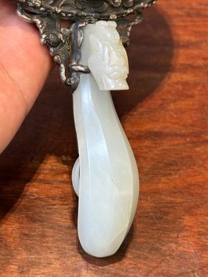 A Chinese white jade-mounted and gemstone inlaid silver hand mirror, 19/20th C. — photo 7