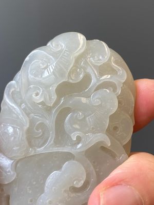 A Chinese white jade paper weight with a crane and a tiger, 17/18th C. — photo 11