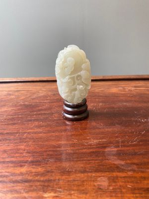 A Chinese white jade paper weight with a crane and a tiger, 17/18th C. — photo 3