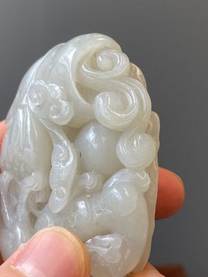 A Chinese white jade paper weight with a crane and a tiger, 17/18th C. — photo 10
