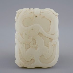 A Chinese white jade pendant with dragons and phoenixes, 19/20th C. — 照片 1