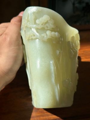 A Chinese white jade 'pine tree' brush pot, Qianlong — 照片 2