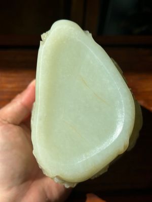A Chinese white jade 'pine tree' brush pot, Qianlong — 照片 9