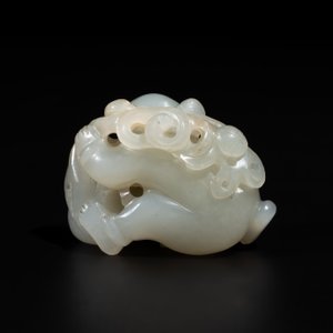 A Chinese white jade sculpture of a boy and a double gourd, Qing — foto 3