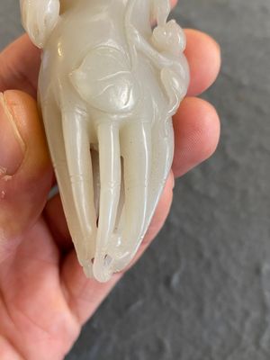 A Chinese white jade sculpture of a Buddha hand with monkeys, Qing — 照片 6