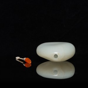 A Chinese white jade snuff bottle, Qing — 照片 5