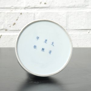 Un vase en porcelaine de Chine blanc monochrome, 18/19ème — photo 10