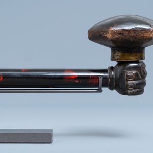 A Chinese woman's opium pipe in faux-tortoise lacquered and painted wood, 19th C. — photo 6