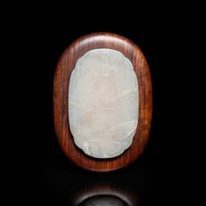 A Chinese wooden box and cover with a white jade 'quail' plaque, 18/19th C. — photo 1