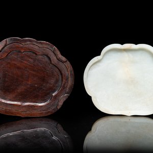 A Chinese wooden box with a white jade 'ruyi' plaque as cover, 18/19th C. — photo 4