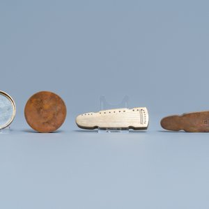 A Chinese wooden box with scholar's objects for a calligrapher or painter, 19th C. — 照片 14