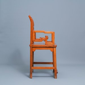 A Chinese wooden chair with inserted carved panels, 19th C. — 照片 4