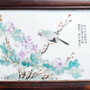 A Chinese wooden closet with 23 qianjiang cai plaques, 19/20th C. — photo 4
