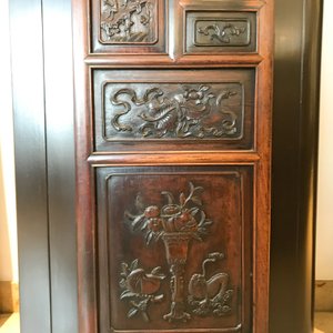 A Chinese wooden closet with 23 qianjiang cai plaques, 19/20th C. — photo 79