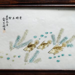A Chinese wooden closet with 23 qianjiang cai plaques, 19/20th C. — photo 8