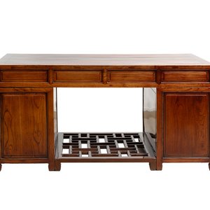 A Chinese wooden desk with drawers and a footrest, 19/20th C. — foto 7
