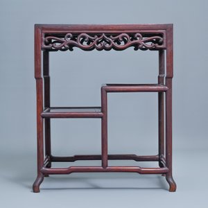 A Chinese wooden display cabinet, 19th C. — photo 2