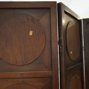 A Chinese wooden room divider with blue and white 'dragon' plaques, 19th C. — photo 26
