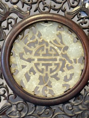 A Chinese wooden ruyi with white jade and a pair of table screens with jade, 19th C. — 照片 16