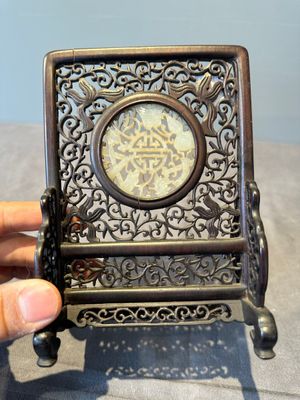 A Chinese wooden ruyi with white jade and a pair of table screens with jade, 19th C. — 照片 22