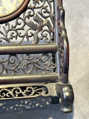A Chinese wooden ruyi with white jade and a pair of table screens with jade, 19th C. — 照片 25