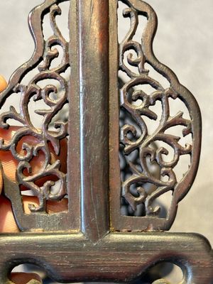 A Chinese wooden ruyi with white jade and a pair of table screens with jade, 19th C. — 照片 26