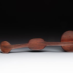 A Chinese wooden ruyi with white jade and a pair of table screens with jade, 19th C. — 照片 9