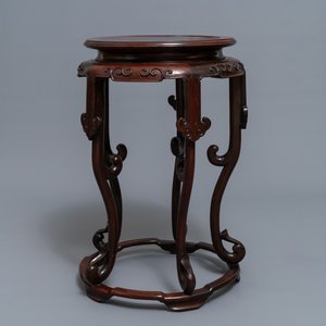 A Chinese wooden stand, 19/20th C. — 照片 3