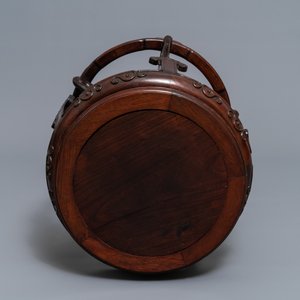 A Chinese wooden stand, 19/20th C. — 照片 6