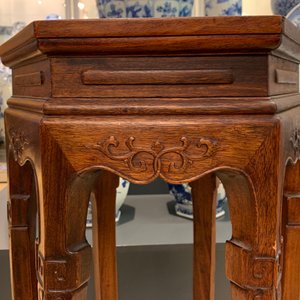 A Chinese wooden stand with marble top, 19/20th C. — 照片 14