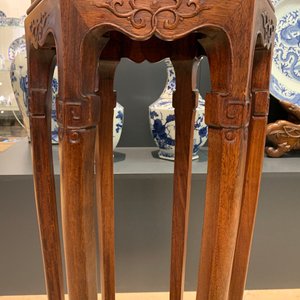 A Chinese wooden stand with marble top, 19/20th C. — 照片 15