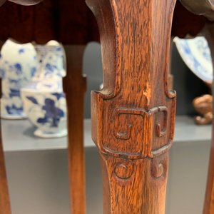 A Chinese wooden stand with marble top, 19/20th C. — 照片 17